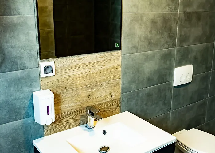 Orange Tree אכסניה *